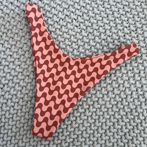 Skatie• ‘Suzanne’ Bikini Bottoms in SLATER - Picture 3 of 14